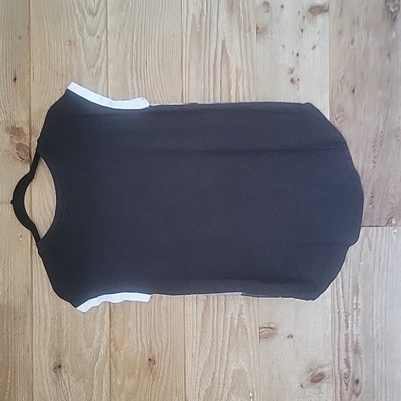 Abercrombie & Fitch Black and White Cap Sleeve NYC Tee Size Small - Picture 6 of 6